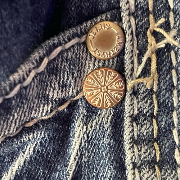 Amethyst capris Jeans ~ Size 14, distressed, rolled leg hem - Picture 6 of 14